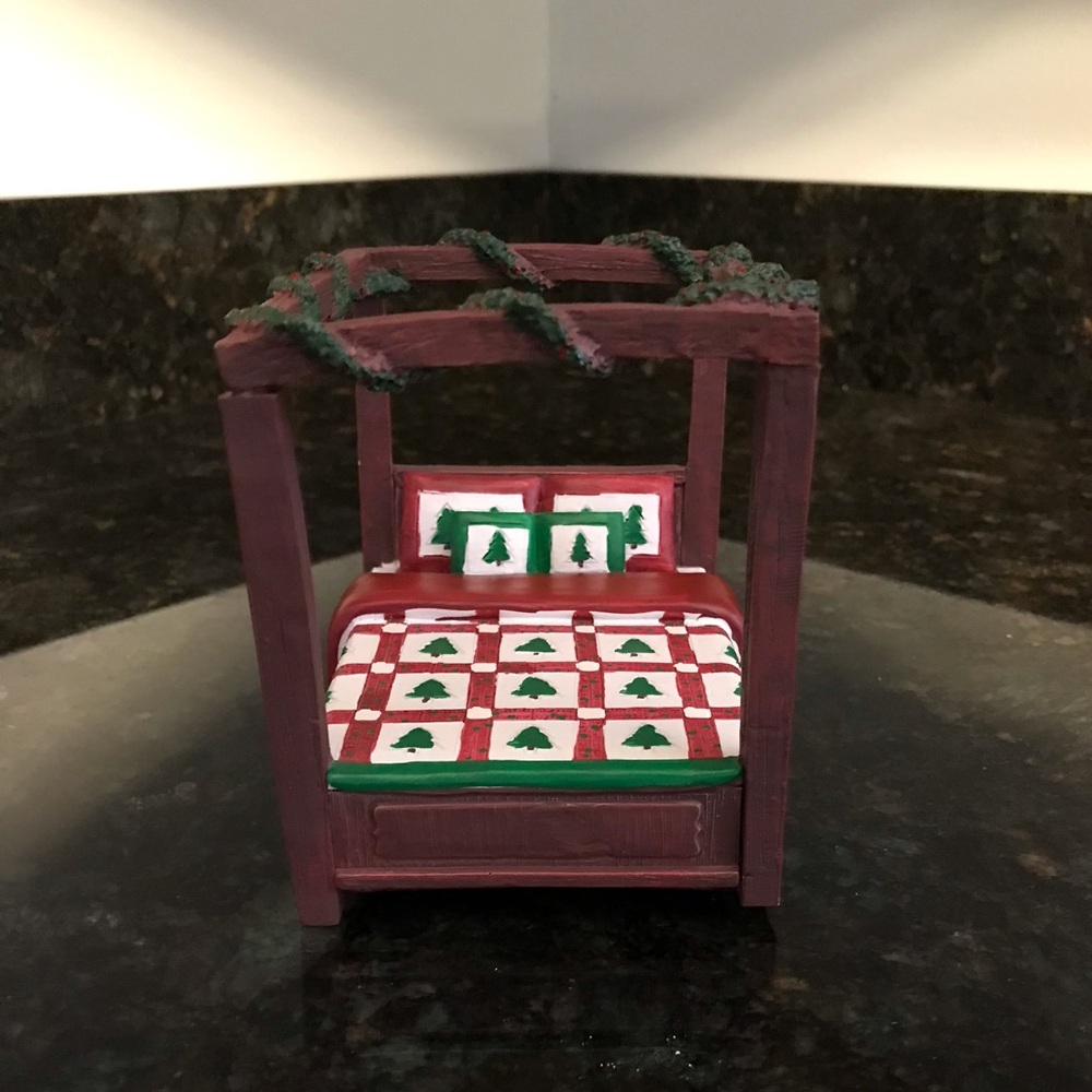 Miniature Dollhouse Holiday Tester Bed